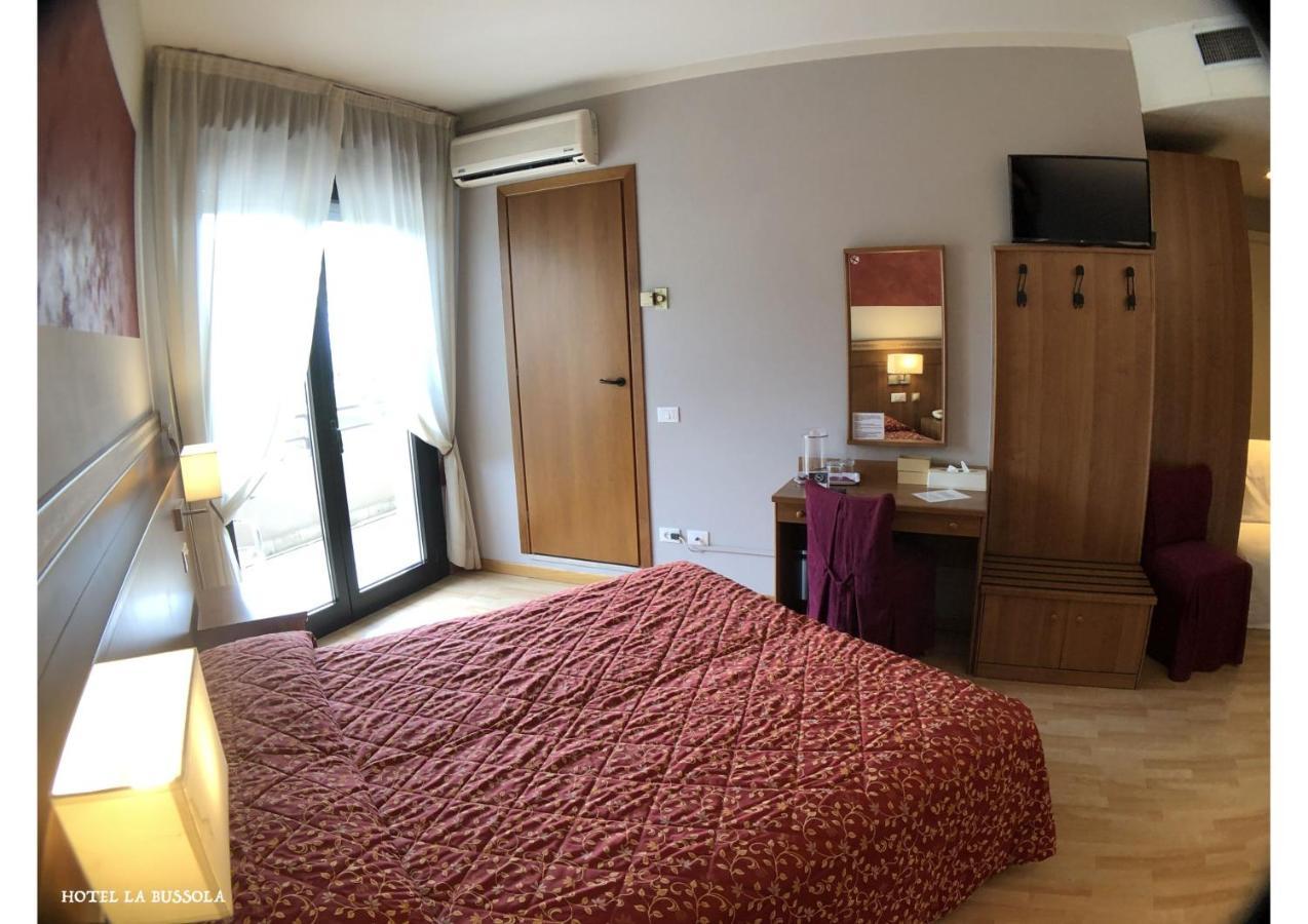 פאדנג'ה סול גארדה Hotel La Bussola מראה חיצוני תמונה
