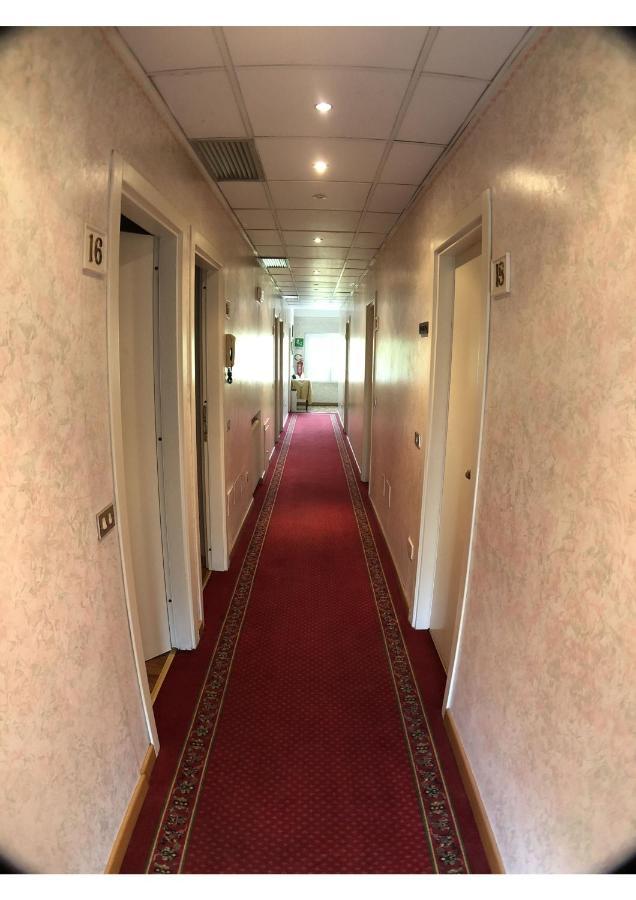 פאדנג'ה סול גארדה Hotel La Bussola מראה חיצוני תמונה