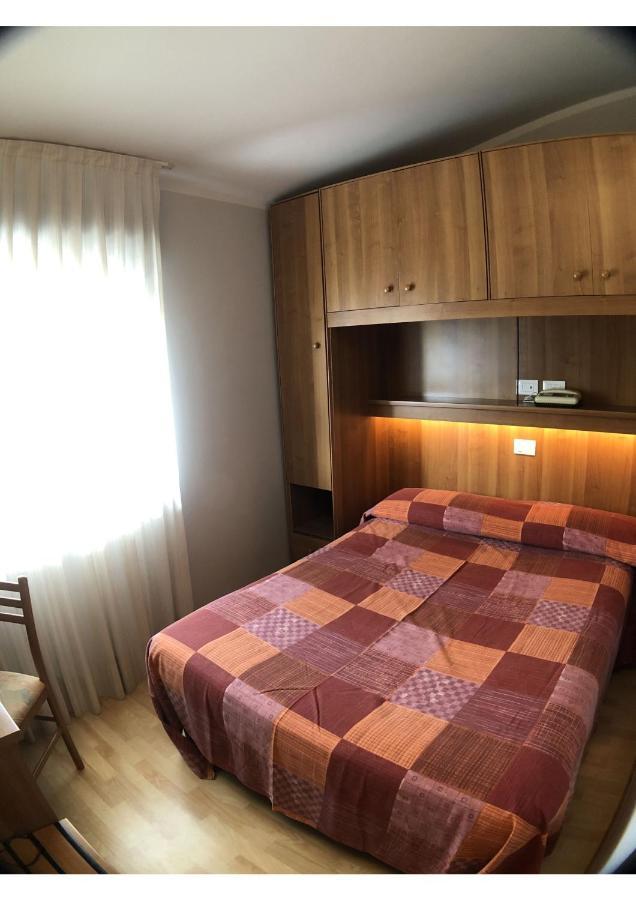 פאדנג'ה סול גארדה Hotel La Bussola מראה חיצוני תמונה