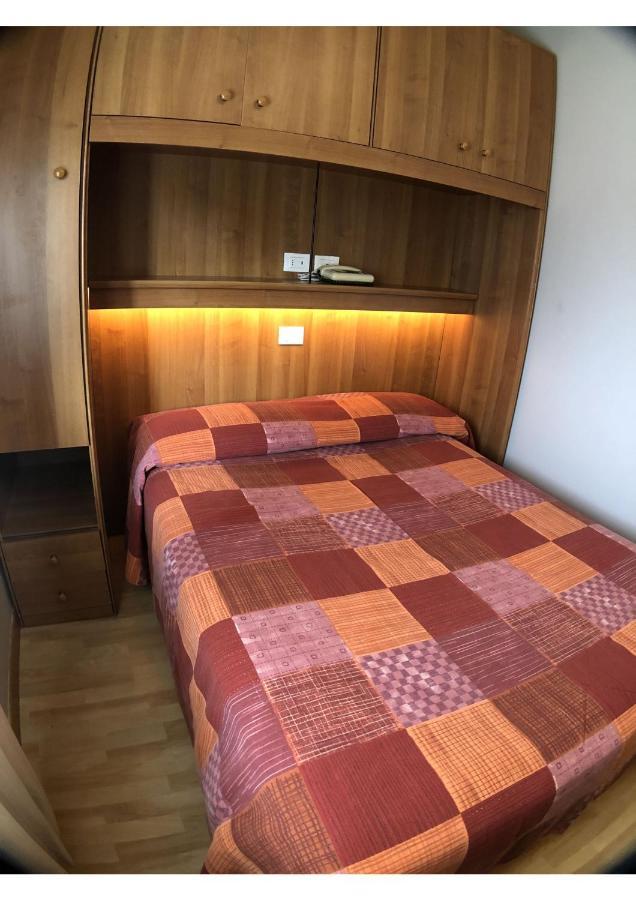 פאדנג'ה סול גארדה Hotel La Bussola מראה חיצוני תמונה