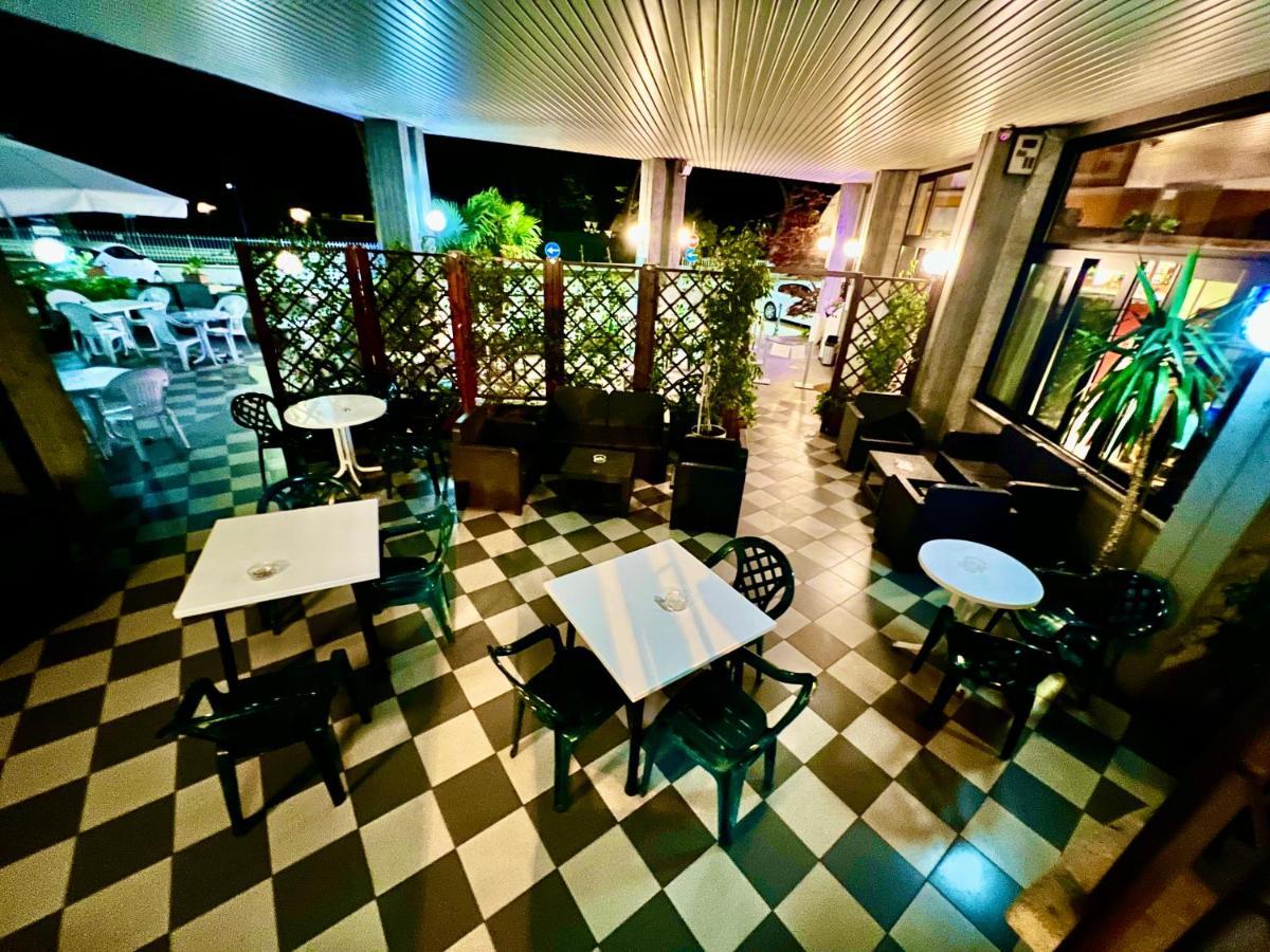 פאדנג'ה סול גארדה Hotel La Bussola מראה חיצוני תמונה