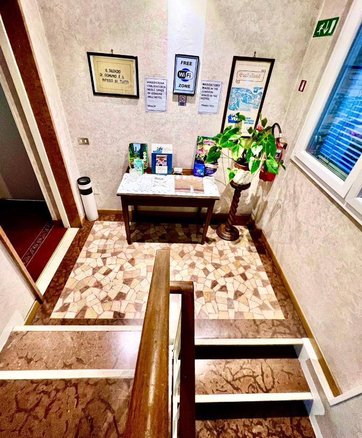 פאדנג'ה סול גארדה Hotel La Bussola מראה חיצוני תמונה