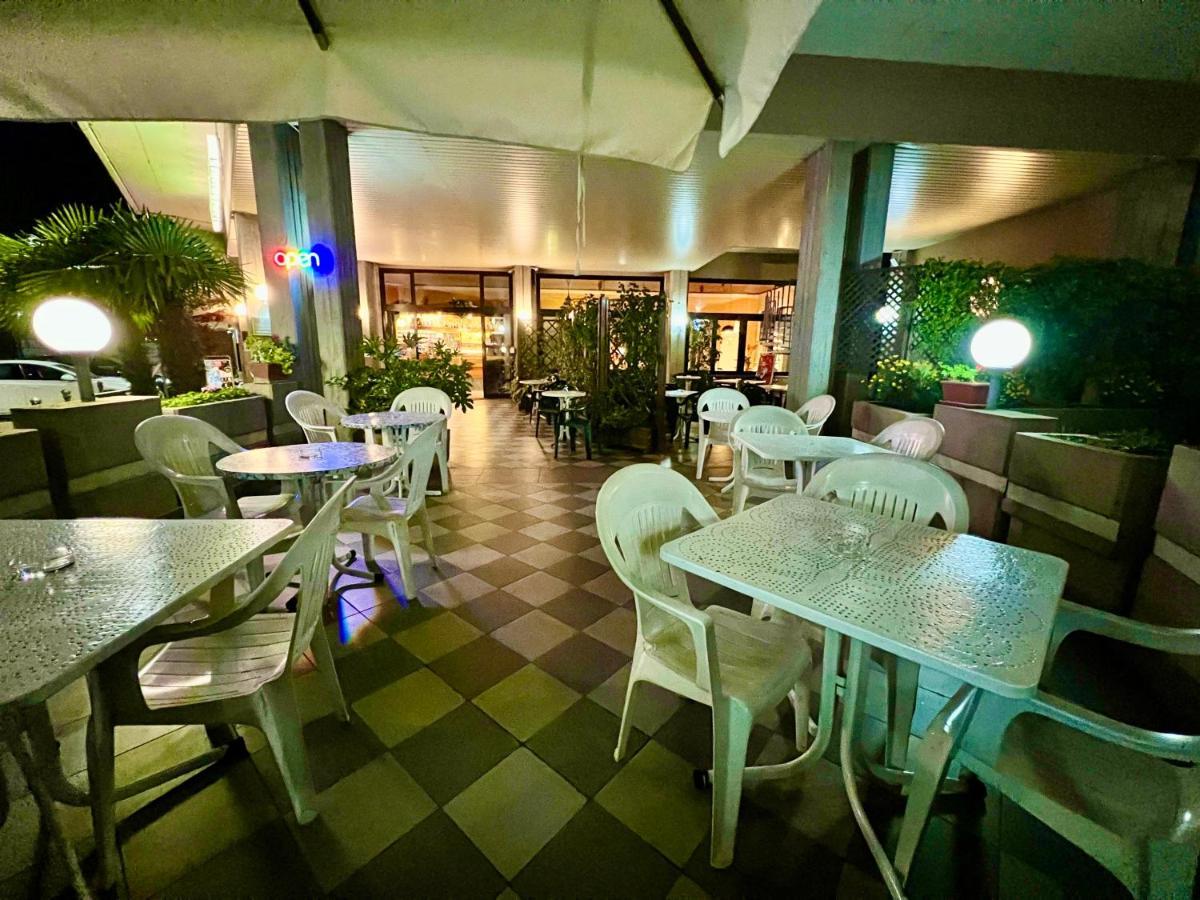 פאדנג'ה סול גארדה Hotel La Bussola מראה חיצוני תמונה