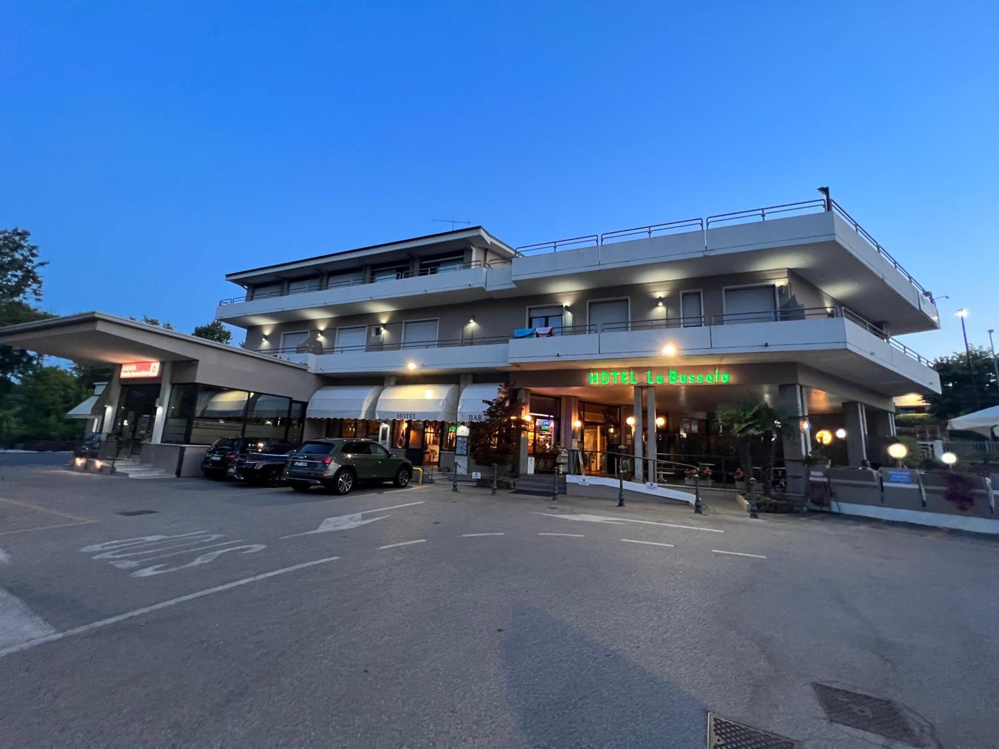 פאדנג'ה סול גארדה Hotel La Bussola מראה חיצוני תמונה