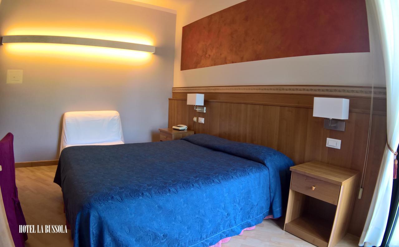 פאדנג'ה סול גארדה Hotel La Bussola מראה חיצוני תמונה