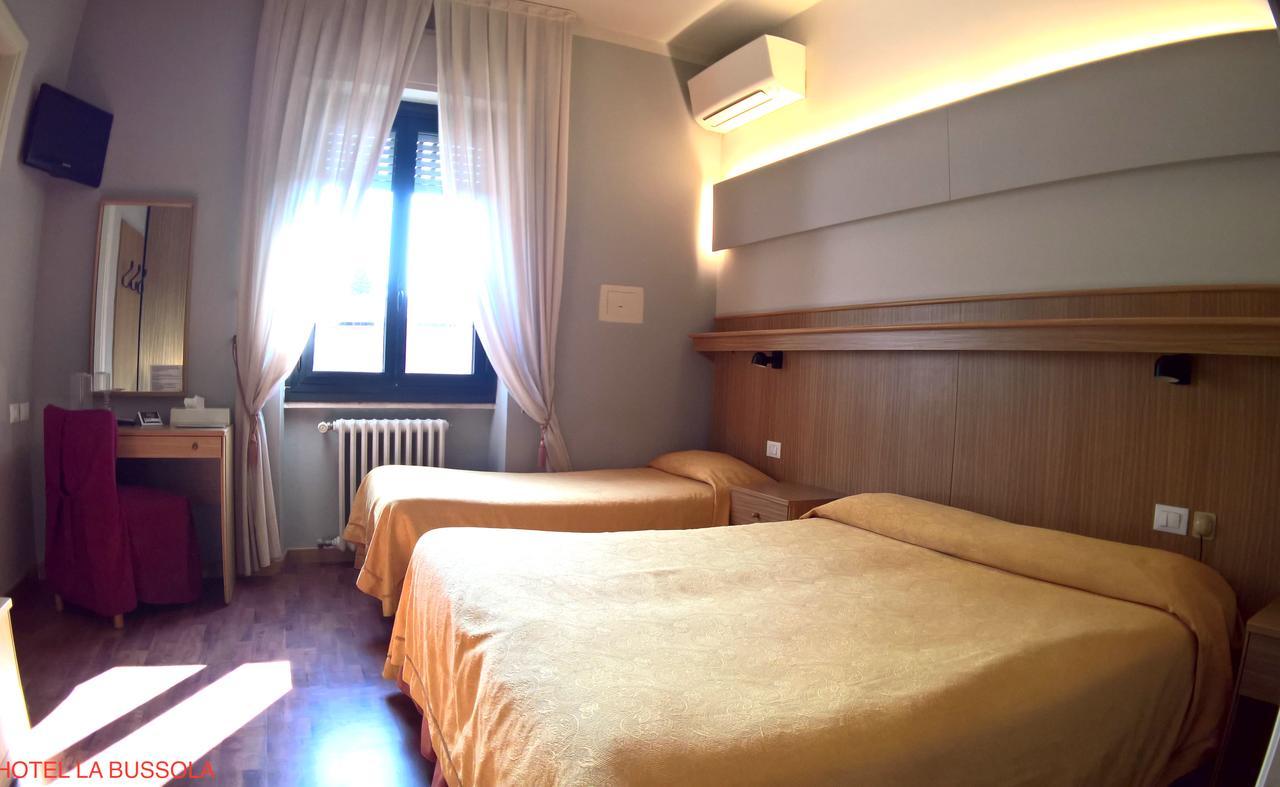 פאדנג'ה סול גארדה Hotel La Bussola מראה חיצוני תמונה