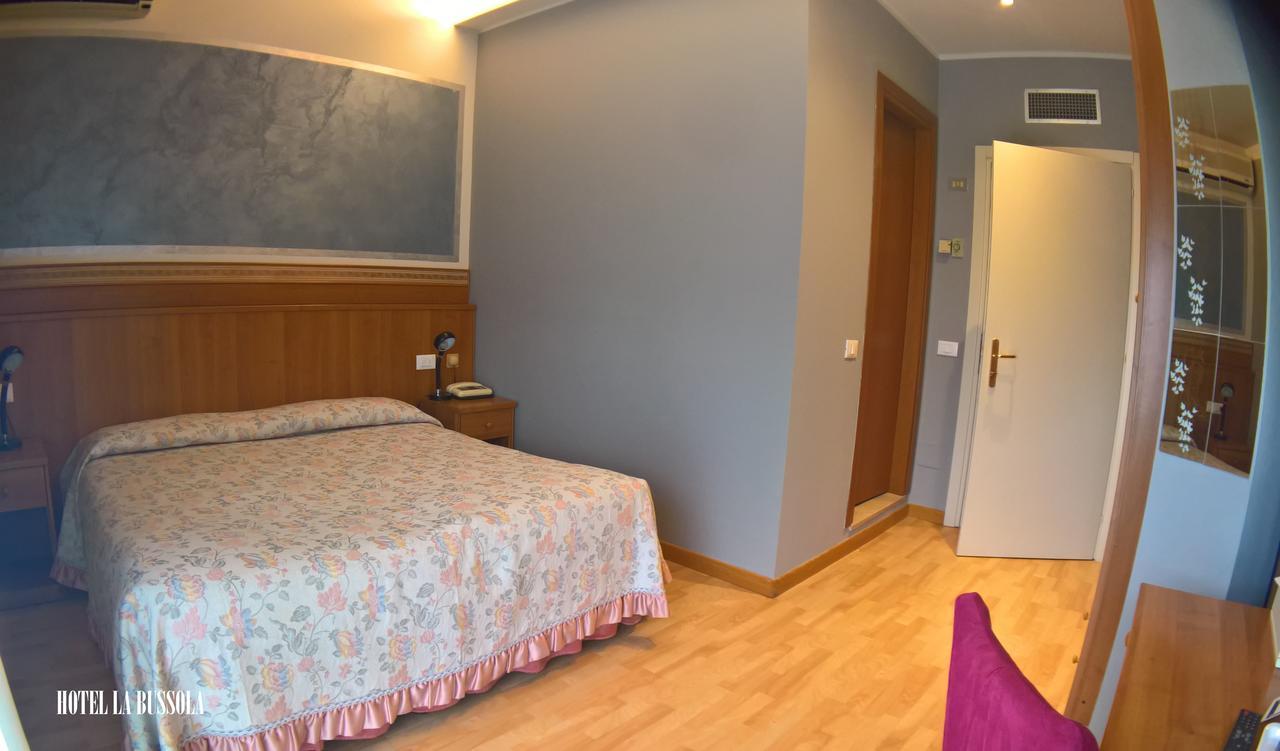 פאדנג'ה סול גארדה Hotel La Bussola מראה חיצוני תמונה