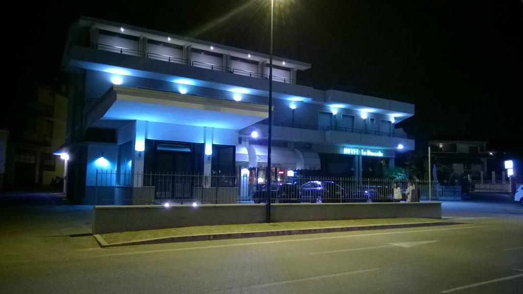 פאדנג'ה סול גארדה Hotel La Bussola מראה חיצוני תמונה